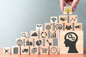 小米、华为、三星：当下三款主流折叠屏手机摸机对比