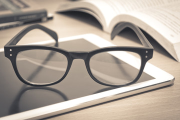 小米、华为、三星：当下三款主流折叠屏手机摸机对比